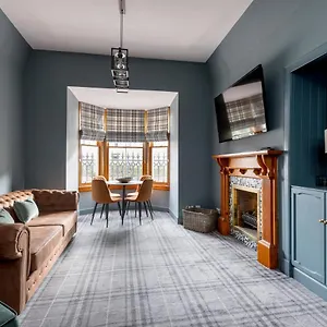 Luxury 3 Bed House Centre, Right Next To Murrayfield. Holiday home