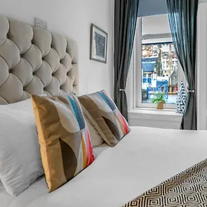 Cheerful - Jamson Pl 3 Bed Apartment