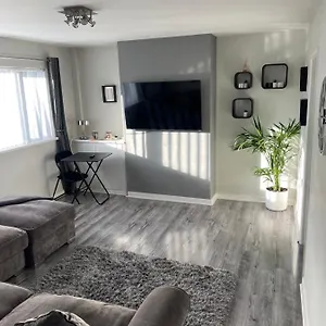 https://very-modern-2-bedroom-apartment-full-kitchen-and-bathroom.belfasthotelsireland.com